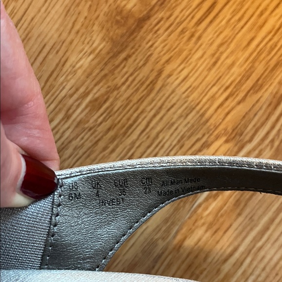 Life Stride Silver Peep-Toe Slingback Heels. Size 6. EUC - Picture 7 of 8